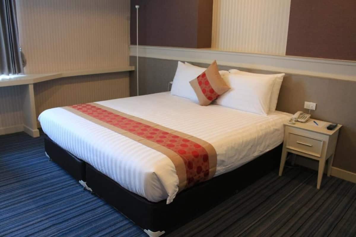Deluxe King Room | Espaço de trabalho para notebook, Wi-Fi de cortesia