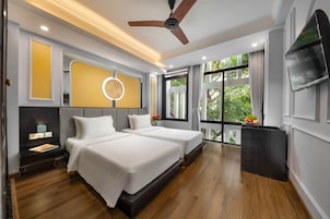 Premium bedding, minibar, in-room safe, desk