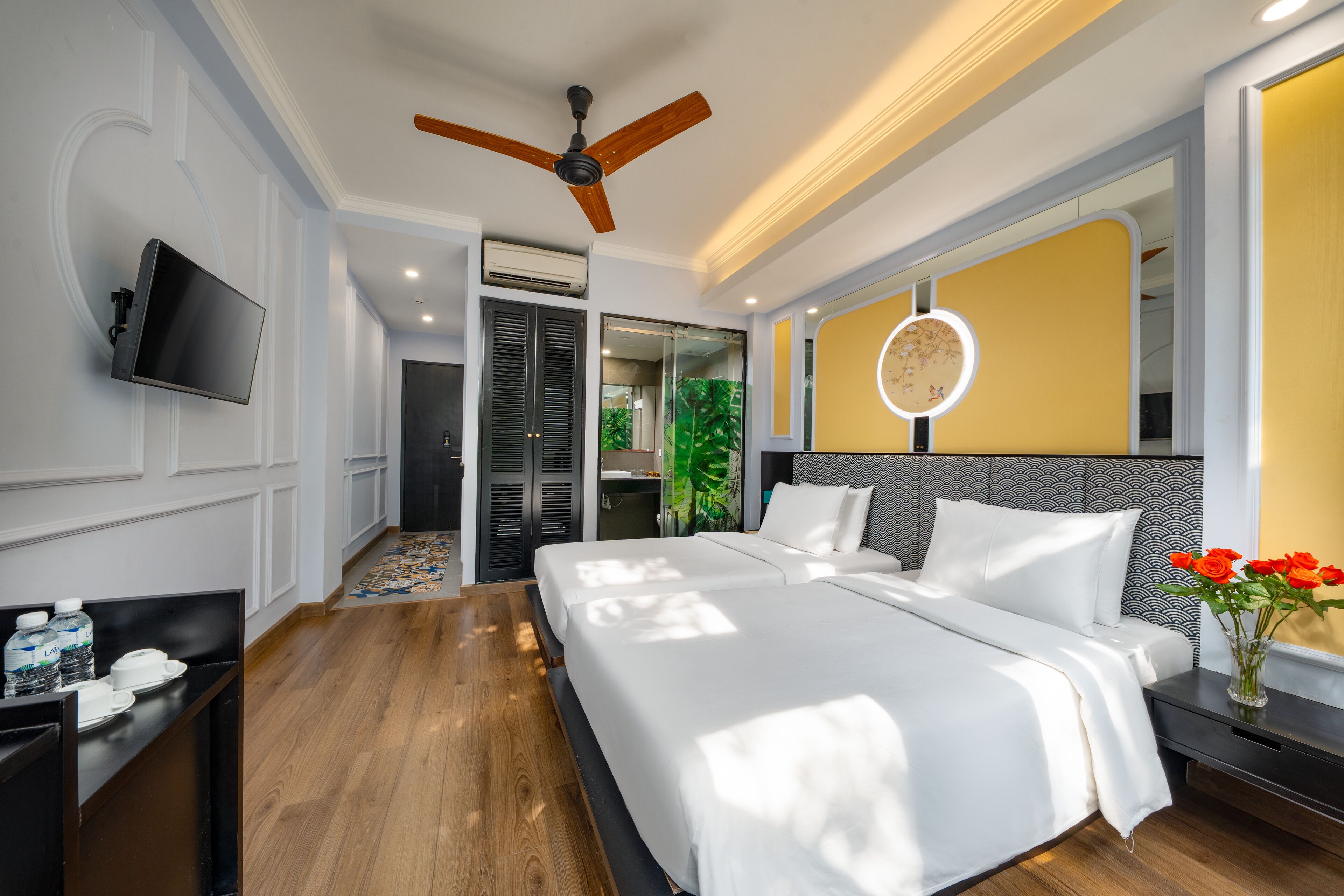 Premium Suite Room With City View | Premium bedding, minibar, in-room safe, desk