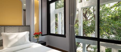 Premium Suite Room With City View | Premium bedding, minibar, in-room safe, desk