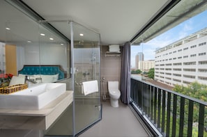 Family Suite Room With City View | Bathroom | Shower, rainfall showerhead, eco-friendly toiletries, hair dryer - Hanoi Royal Premium Hotel (Hanoi)
