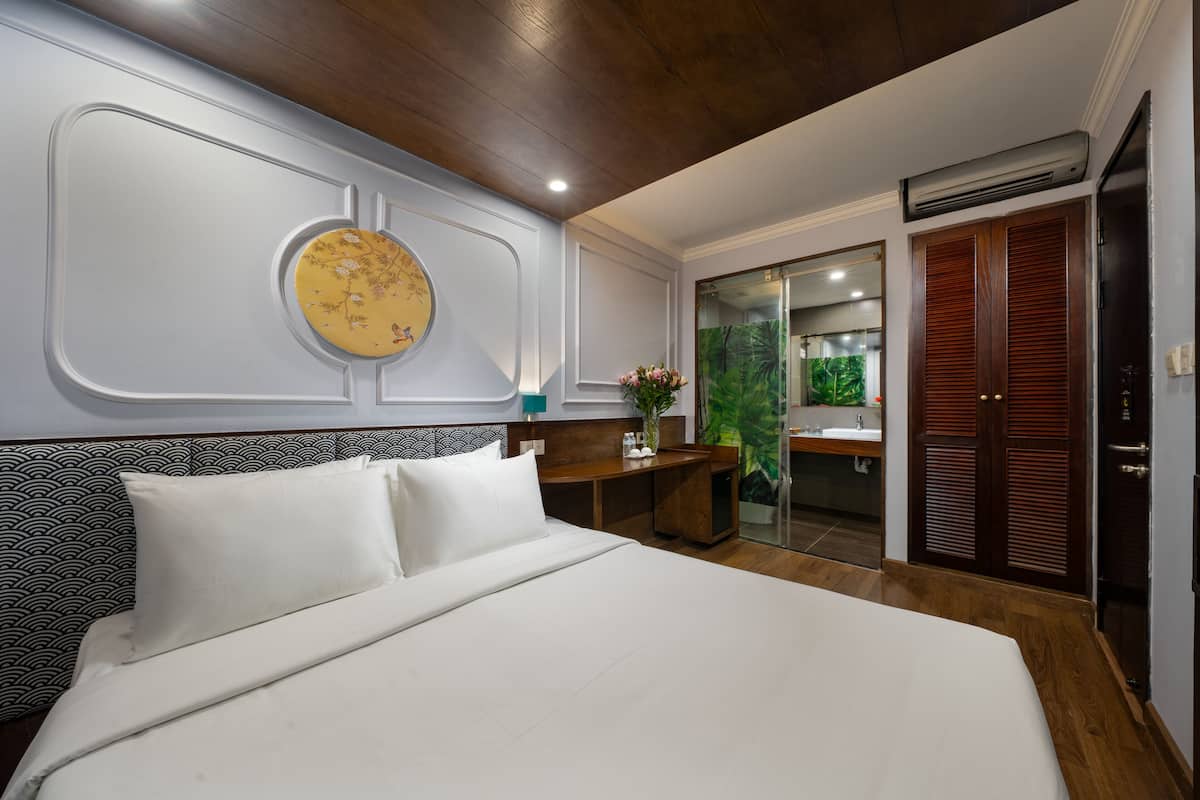 Premium bedding, minibar, in-room safe, desk