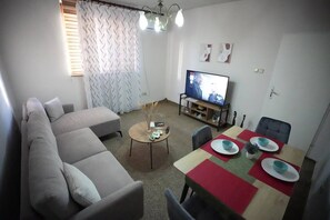 Apartment, 2 Bedrooms | Living room