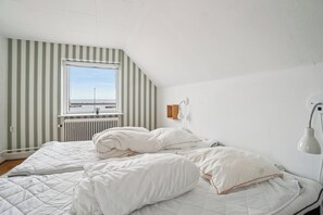 3 bedrooms, iron/ironing board, free WiFi