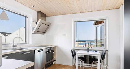 Family friendly house by the Sea