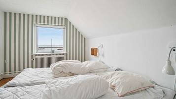 3 bedrooms, iron/ironing board, free WiFi