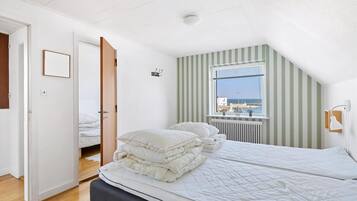 3 bedrooms, iron/ironing board, free WiFi