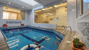 Villa, balkon, uitzicht op zwembad | Privézwembad