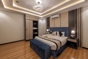 Hypo-allergenic bedding, pillow-top beds, free minibar, laptop workspace - Midtown Majestic Garden Abha (Abha)