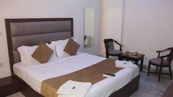 Deluxe Room | Egyptian cotton sheets, premium bedding, down duvets, memory-foam beds