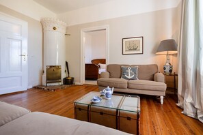 TV, fireplace, stereo