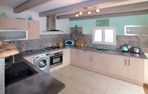 Fridge, oven, stovetop, dishwasher