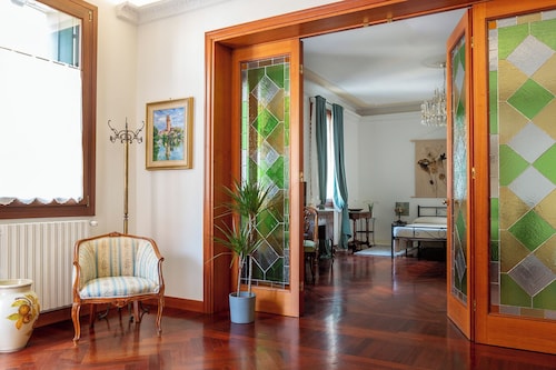 NEW! Spacious elegant central apartment, 10 minutes from Prato della Valle