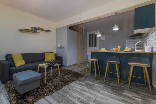 Living area - Jasmine Studio - at the Heard of old Town (Chania)