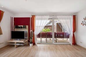 Interior - Apartment 'Weingärtner' with Private Terrace, Shared Garden and Wi-Fi (Schwäbisch Gmünd)