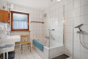 Bruser, hårtørrer, håndklæder