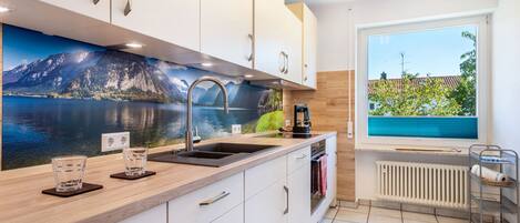 Frigorífico, horno, placa de cocina y lavavajillas