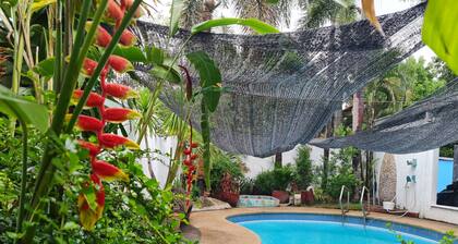 Spacious Garden Villa 4-bedroom house with Private Pool near Clark