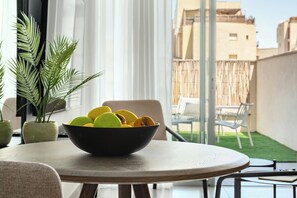 Căn hộ, quang cảnh vườn | Khu vực ăn uống tại phòng