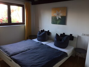 2 bedrooms, iron/ironing board, free WiFi, bed sheets