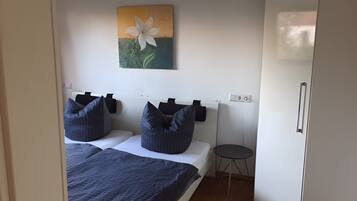 2 bedrooms, iron/ironing board, free WiFi, bed sheets