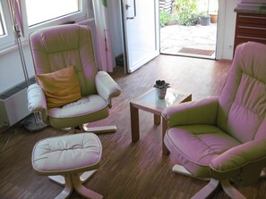 Interior - Apartment '32qm' with Private Terrace and Wi-Fi (Herdwangen-Schönach)