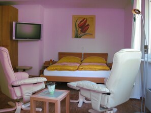 1 bedroom, free WiFi, bed sheets - Apartment '32qm' with Private Terrace and Wi-Fi (Herdwangen-Schönach)