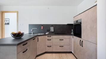 Kühlschrank, Ofen, Herdplatte, Geschirrspüler