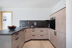 Refrigerador, horno, parrilla de estufa y lavavajillas