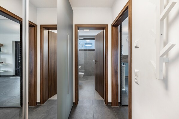 Shower, towels