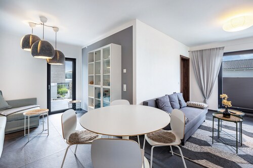 Ferienwohnung 'Sonnenwind Am Hainer See' mit Seeblick und Wi-Fi