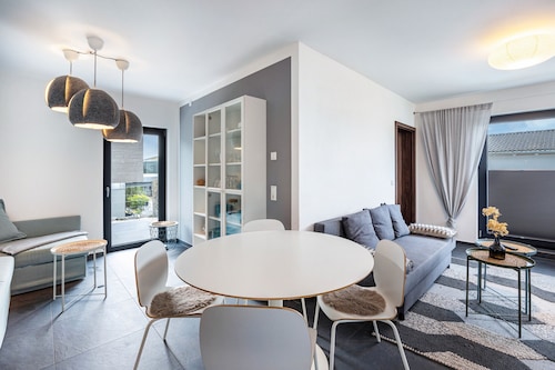 Ferienwohnung 'Sonnenwind Am Hainer See' mit Seeblick und Wi-Fi