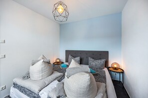 1 bedroom, free WiFi, bed sheets