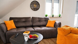Living area - Comfort-Apartment-93m²-Central-Near Stadtpark (Pfaffenhofen an der Ilm)