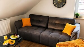 Living area - Comfort-Apartment-93m²-Central-Near Stadtpark (Pfaffenhofen an der Ilm)