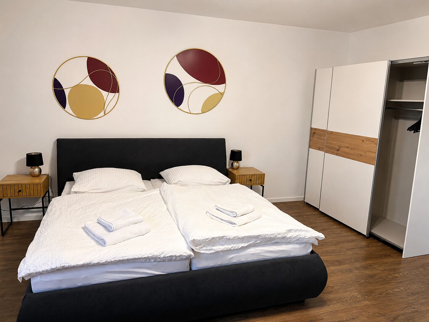 2 bedrooms, desk, travel crib, WiFi (free)