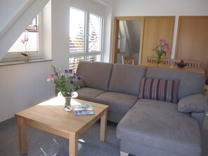 TV - Apartment 'Golden Delicious' with Shared Terrace, Shared Garden and Wi-Fi (Salem)