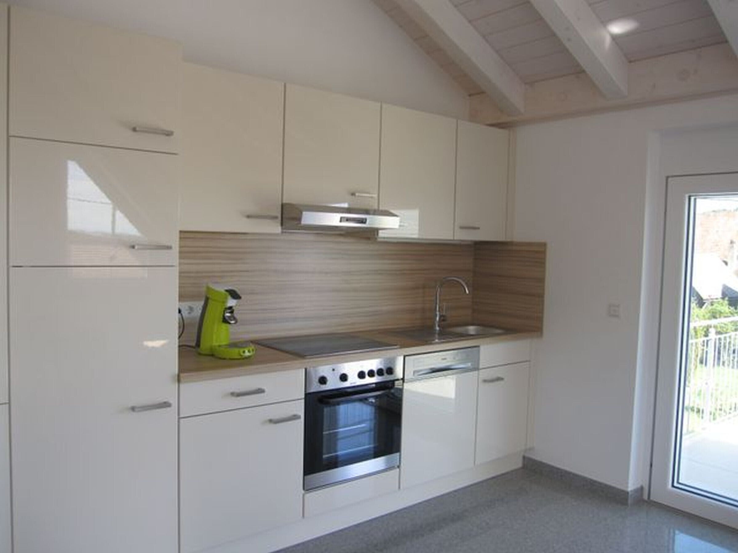 Geschirrspüler, Wasserkocher mit Kaffee-/Teezubehör