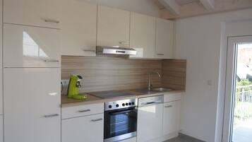 Geschirrspüler, Wasserkocher mit Kaffee-/Teezubehör