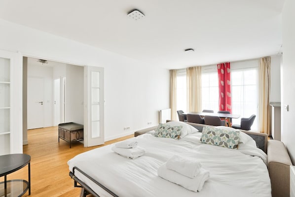 2 bedrooms, iron/ironing board, WiFi, bed sheets