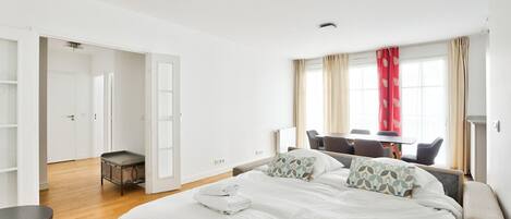 2 chambres, fer et planche à repasser, Wi-Fi, draps fournis