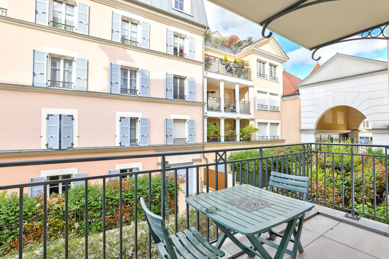 تناول الطعام بالخارج