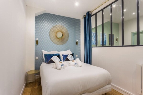 1 habitación, tabla de planchar con plancha, cuna de viaje y wifi 