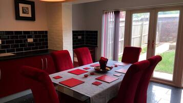 Room, 2 Bedrooms | Dining room