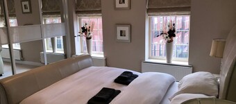 Room-cozy Sheffield Guest Room With Shar