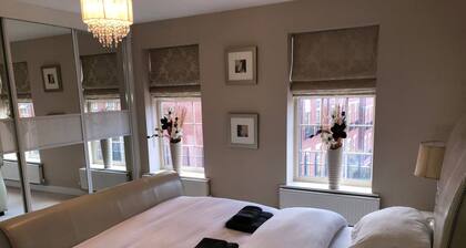 Room-cozy Sheffield Guest Room With Shar