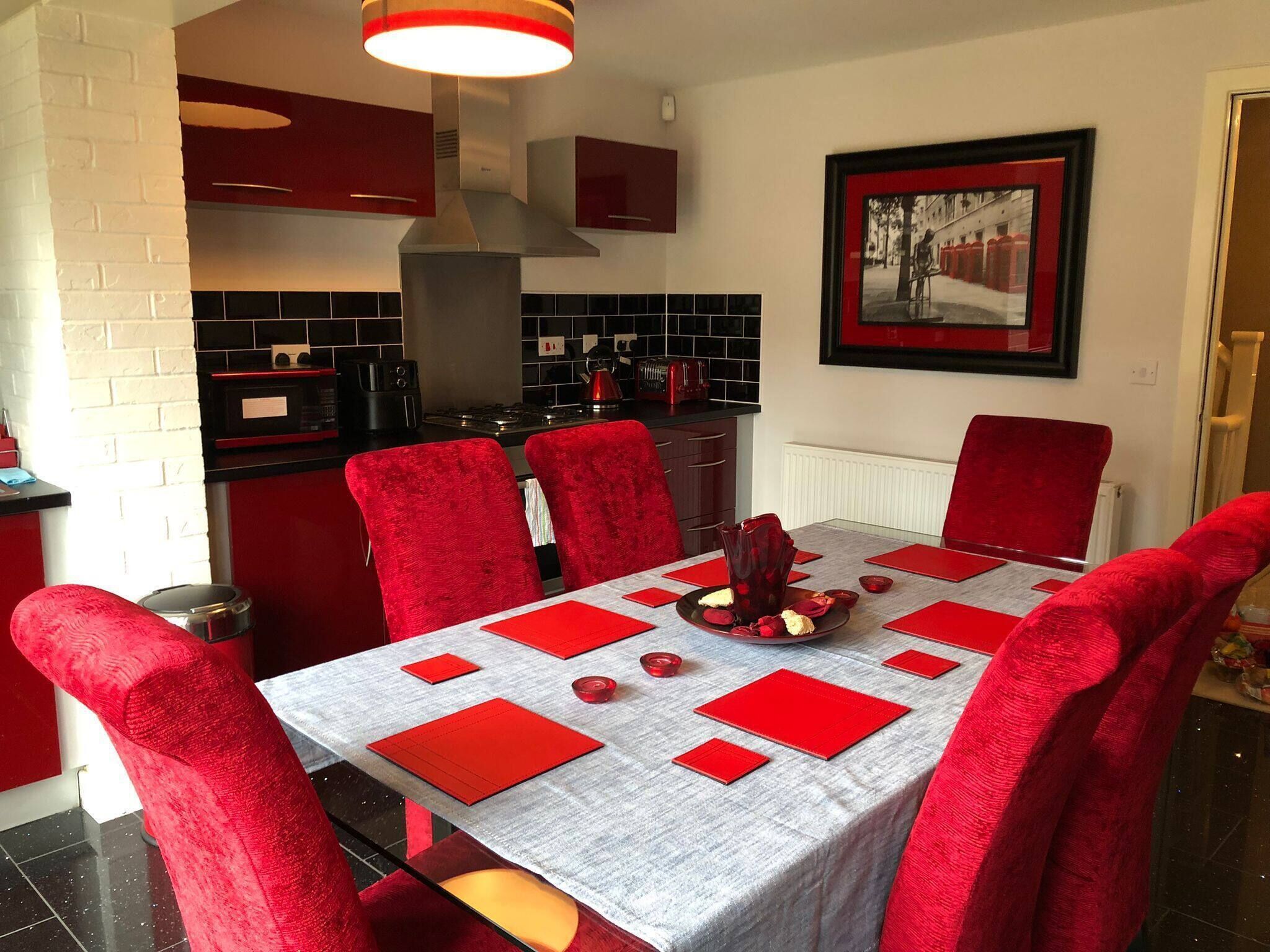 Room, 2 Bedrooms | Dining room