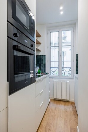Micro-ondes, four, plaque de cuisson, lave-vaisselle