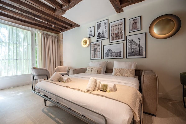 2 bedrooms, iron/ironing board, travel cot, WiFi