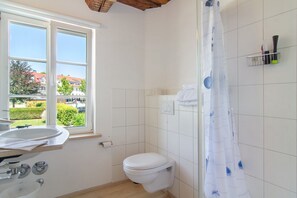 Shower, towels - Apartment 'Steigen' with Wi-Fi (Heiligenberg)